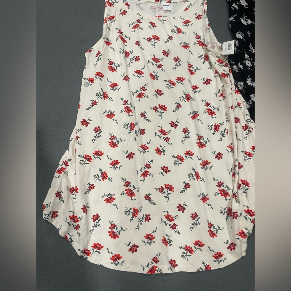 *BUNDLE* 2 Old Navy Women’s Luxe Sleeveless Top Size Small - Picture 3 of 6